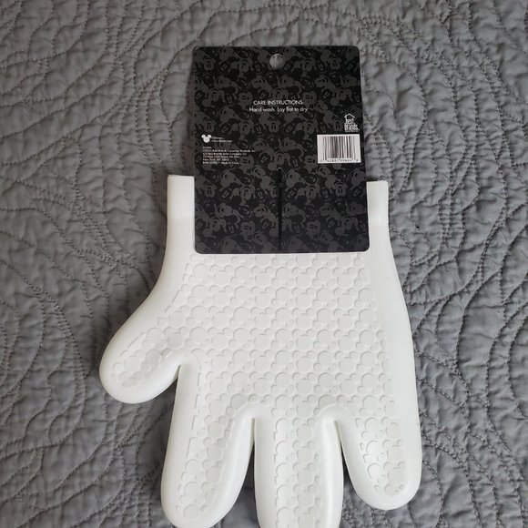 Mickey Mouse Silicone Oven Mitt - Picture 2 of 6
